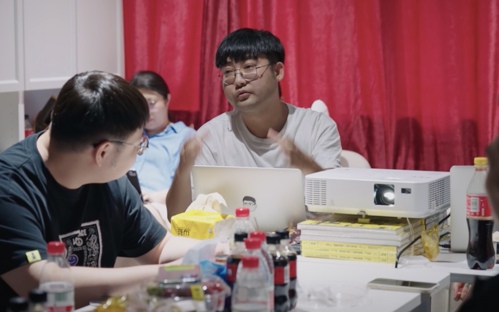 伟大著作里伟大近义词_伟大导师伟大领袖伟大统帅伟大舵手_伟大爷脱口秀