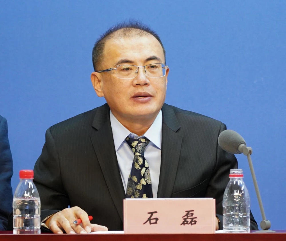 石磊表示,疫情发生以来,国家药监局结合疫情防控的新形势,新任务,一手