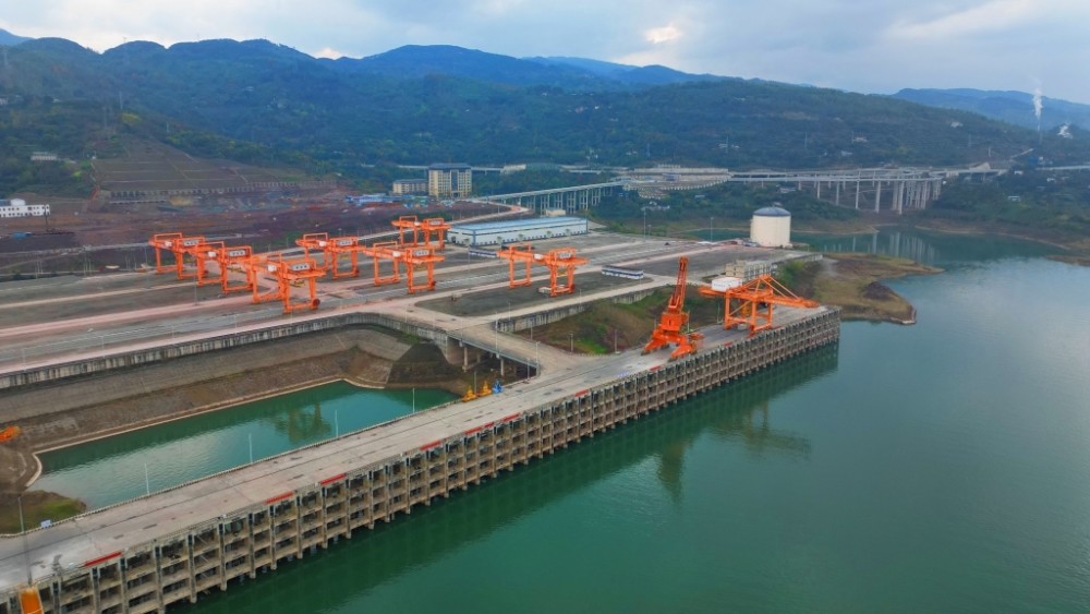 重庆万州新田港铁路集疏运中心工程铁路线路正式开通