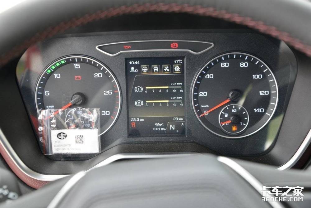 内饰大升级,这台解放j6p领航版3.0载货车还带amt,总速比仅2.