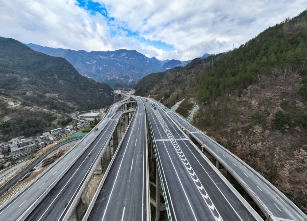 鸡鸣段免费通行政策取消城开高速是国家高速g69银百高速的重要段落