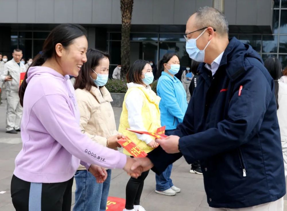 瞧美女们如何在赛场上各显绳通