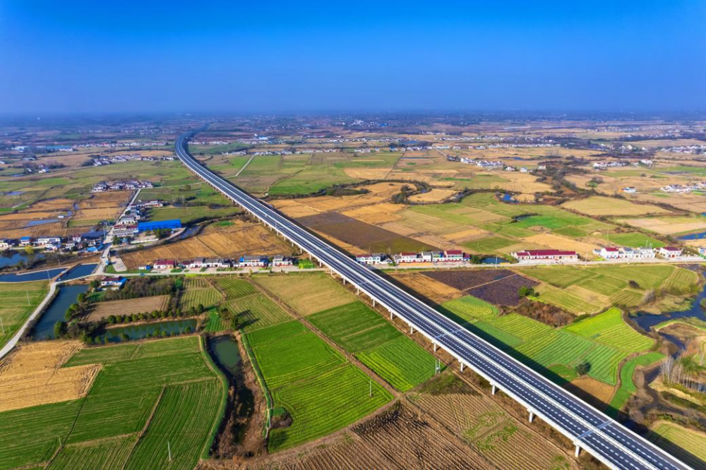 通车运营合肥至枞阳段(简称合枞高速)德州至上饶国家高速公路今天上午