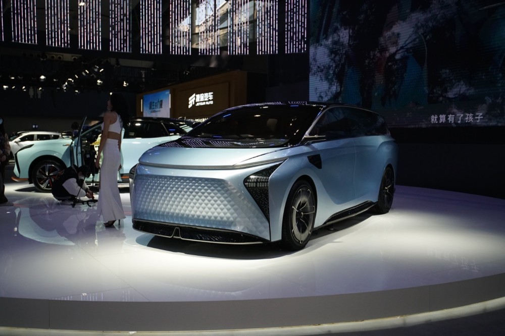 2022广州车展东风风行旗舰mpv概念车