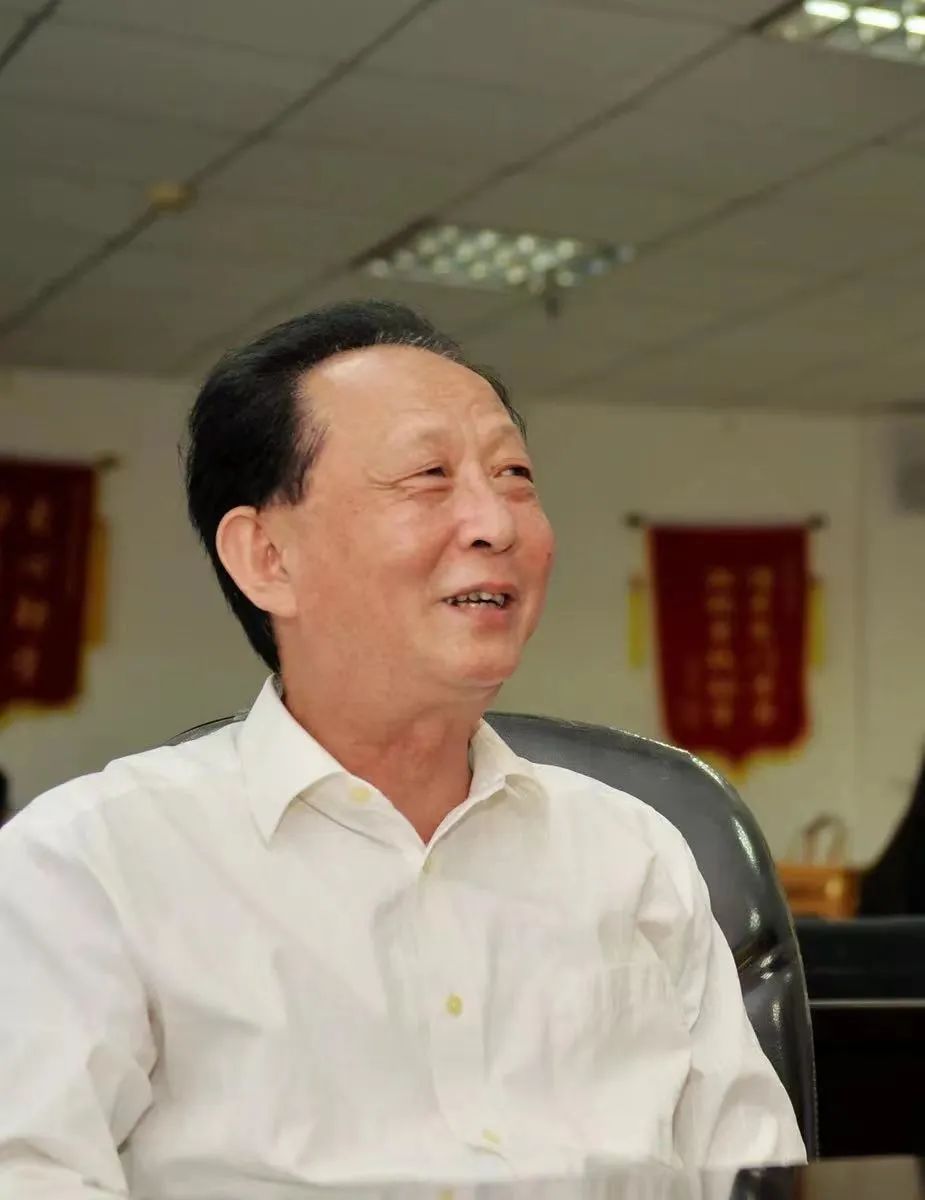据介绍,戴新民是码头镇大庭村人,成功中学四十二组校友.