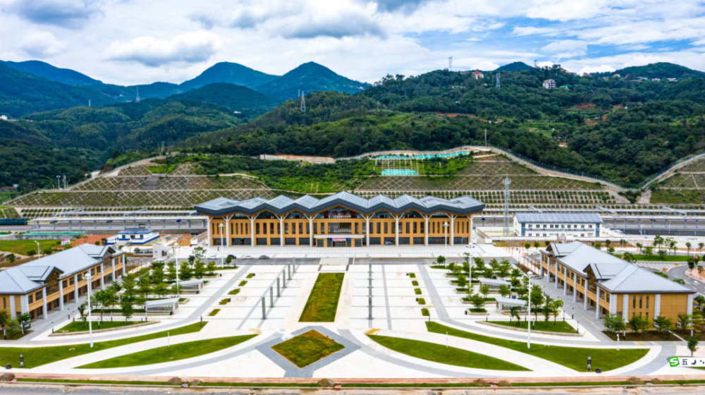 兴泉铁路全线贯通运营,安溪东站客货两用!_腾讯新闻