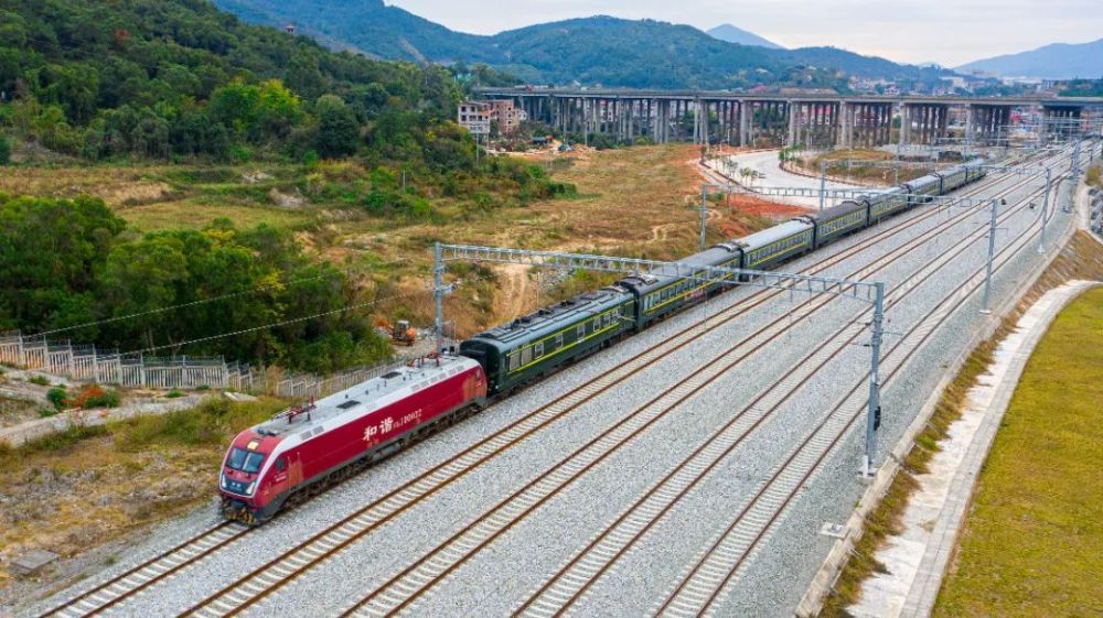 兴泉铁路全线贯通运营,安溪东站客货两用!_腾讯新闻