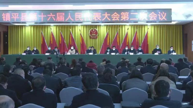 大会主席团常务主席艾进德,周兴中,黄静,赵毅辉,王久昌,余小波,王哲渠