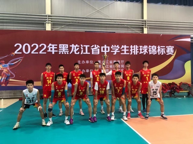 齐一中男排队势如破竹,先后击败齐齐哈尔朝鲜族中学,大庆石油高中