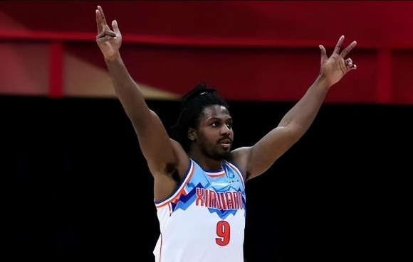 新疆队外援克莱蒙斯狂砍55分7板5助 射落13记三分