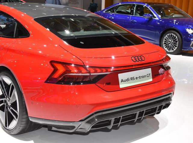 价格与taycan turbo基本相当,奥迪rs e-tron gt上市售146.