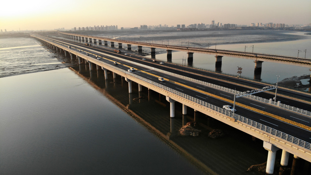 青兰高速改扩建跨海特大桥建成通车
