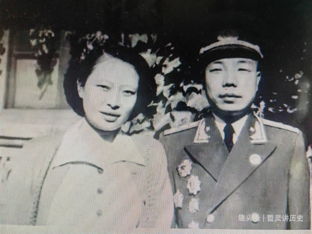 开国上将萧华夫人王新兰逝世,长征路上年龄最小的女红军之一,1955年