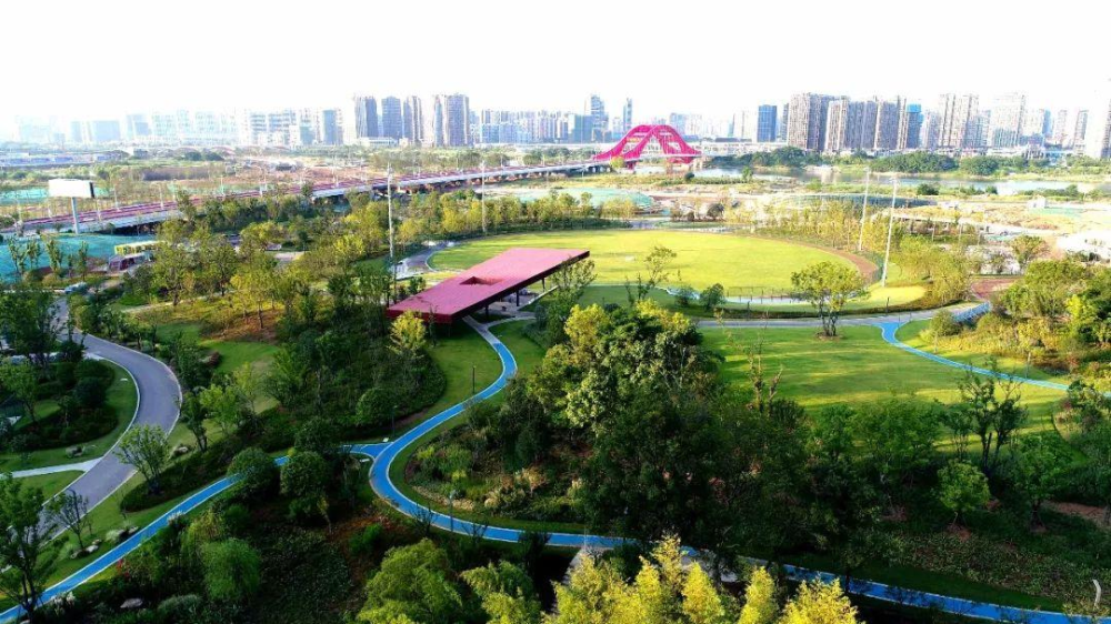 保利和府拥享十里花溪公园(已开园),仓背岭公园(已开园),滨江公园(已