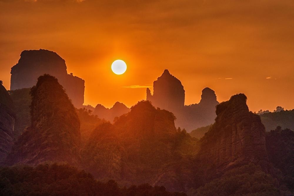 韶关丹霞山新年首周观赏到日出日落概率80以上