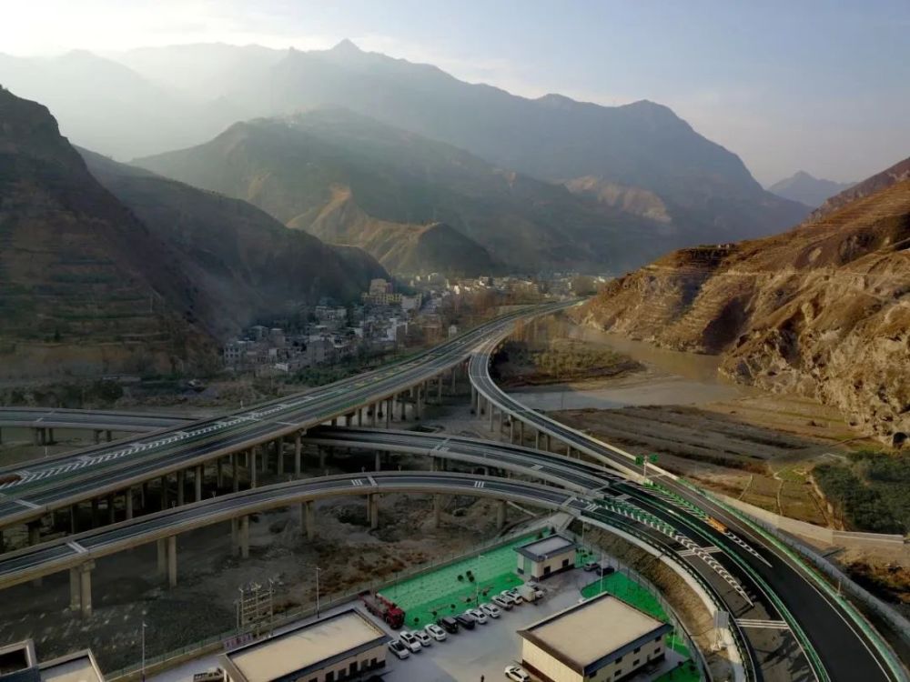 武九高速公路顺利通车71公里