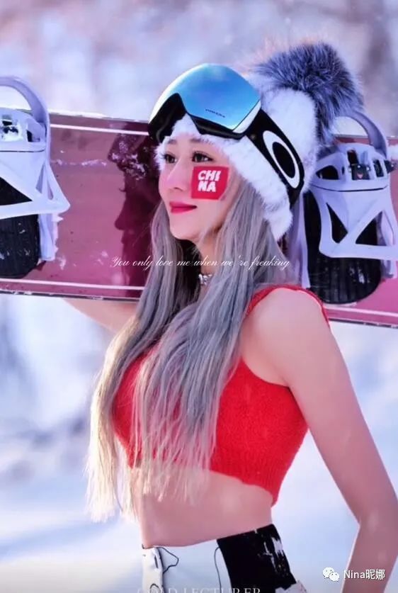 蒋丽莎零下温度穿露脐装滑雪秀身材,真不怕冷_腾讯新闻