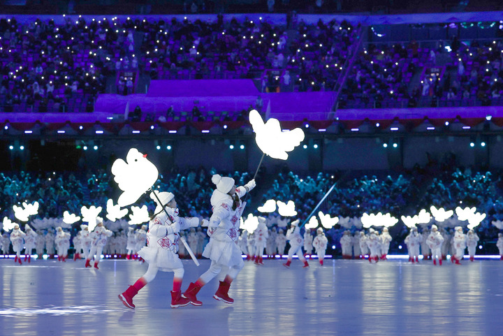 全国新年登高健身大会北京会场活动举行300人参加600608上海科技2023已更新(头条/新华网)