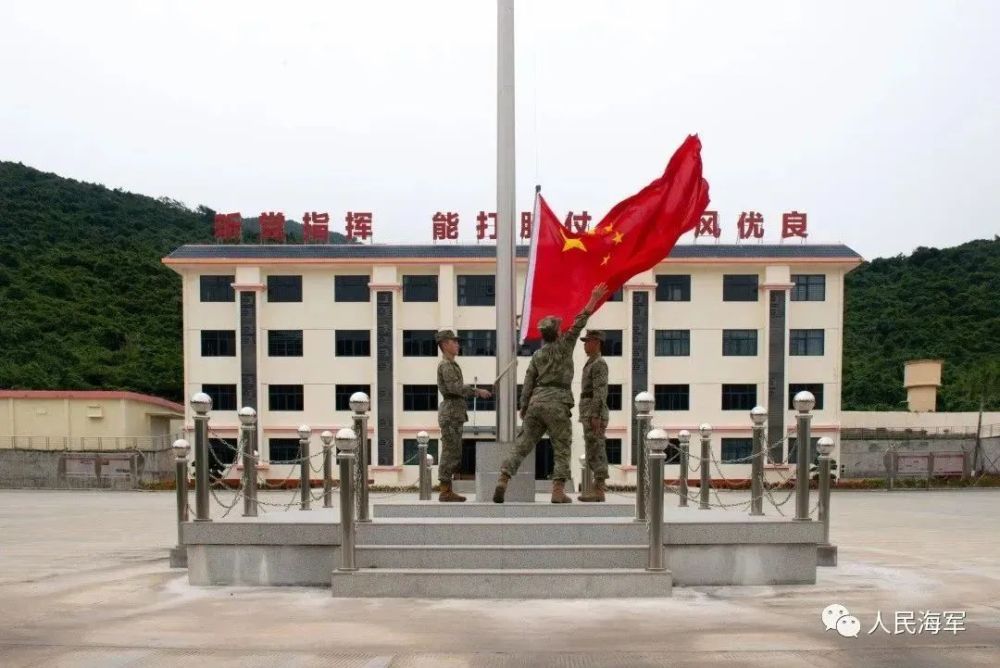 战区海军航空兵某部▲东部战区海军某基地▲海军机关▼一起仰望下面