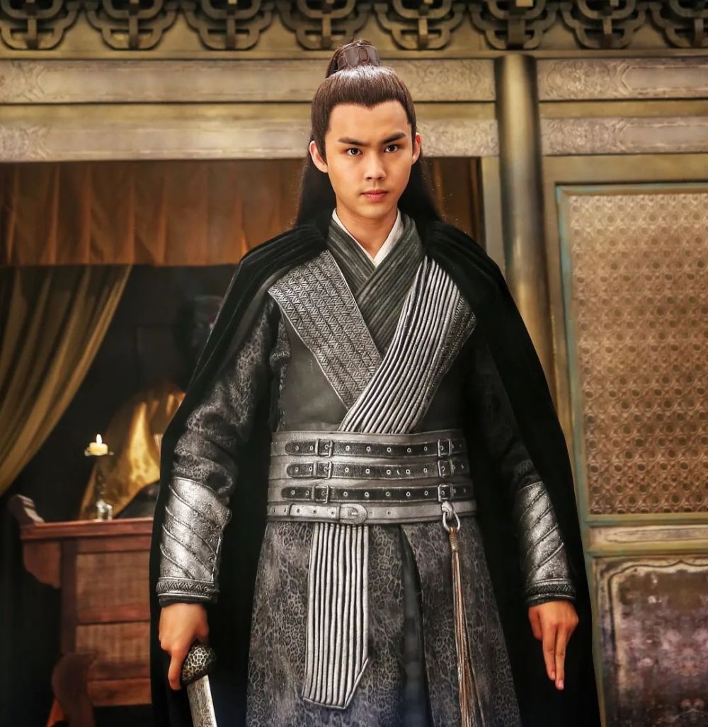 于了一 饰 蓝玉京看点一:新老演员演绎侠义江湖该剧保留原著精髓,讲述