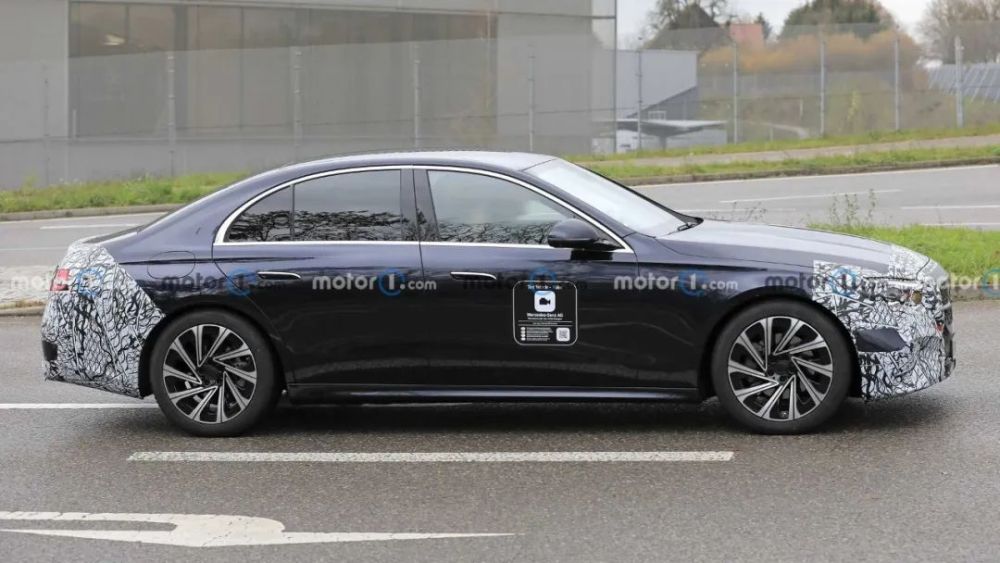 下一代奔驰e级再次曝光断腰线设计内饰比照eqe可选装s级大屏