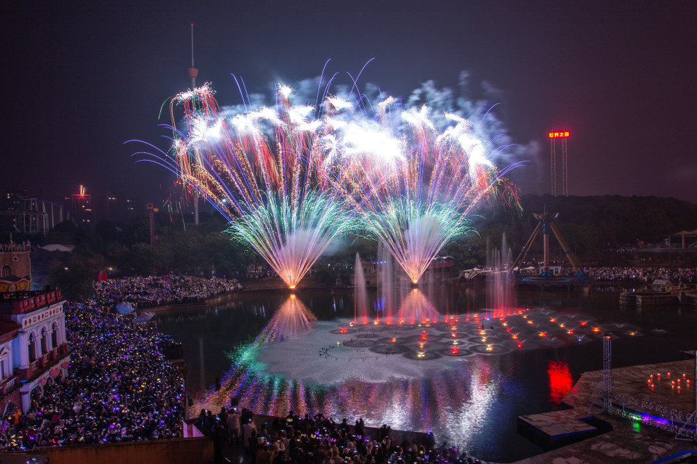 长沙世界之窗全景烟花秀璀璨跨年