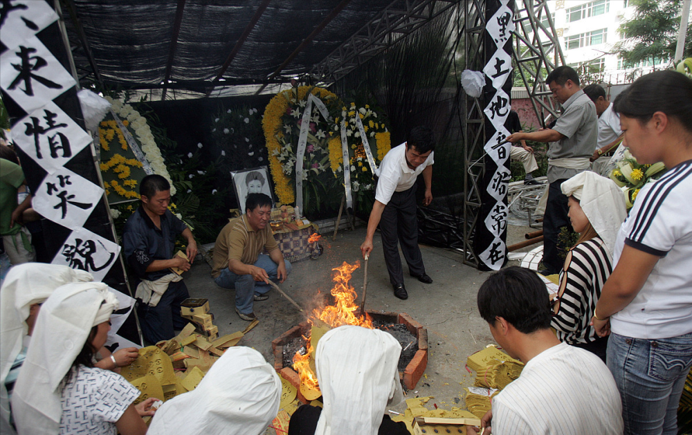 一入腊月,农村"办白事"显著增多,咋有那么多老人挺不过春节?_腾讯新闻