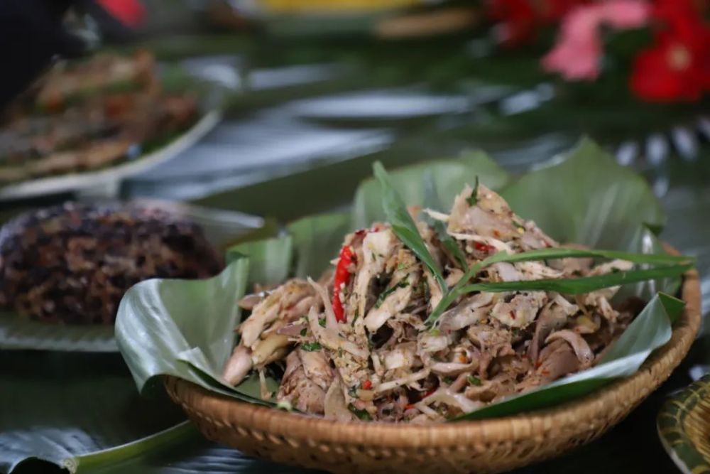 吃过德宏景颇族"绿叶宴",人们便会对目前最流行的"纯天然绿色食品"