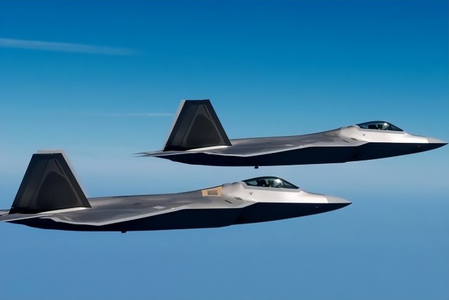 具备与歼-20相当的隐身能力,不过f-22使用的是上世纪90年代的航电系统