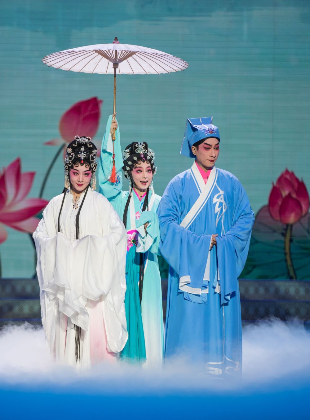 亮相2023新年戏曲晚会,粤剧《白蛇传·情》选段唯美浪漫满屏_腾讯新闻