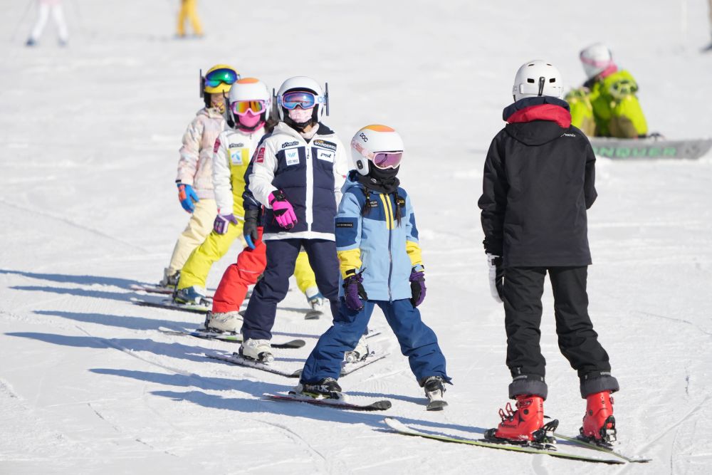 （体育）全民健身——滑雪运动乐享假期波比英语靠谱吗2023已更新(哔哩哔哩/微博)