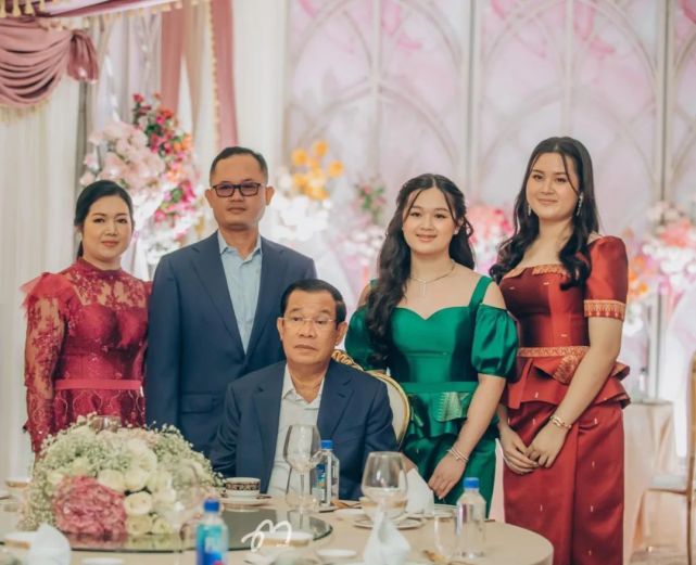洪森侄儿脸书晒与“情妇”合照，洪森公开批评，并要求“情妇”离开侄儿_腾讯新闻