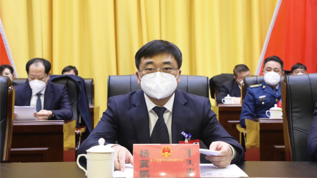 乌兰浩特市第十四届人民代表大会第二次会议召开第二次全体会议