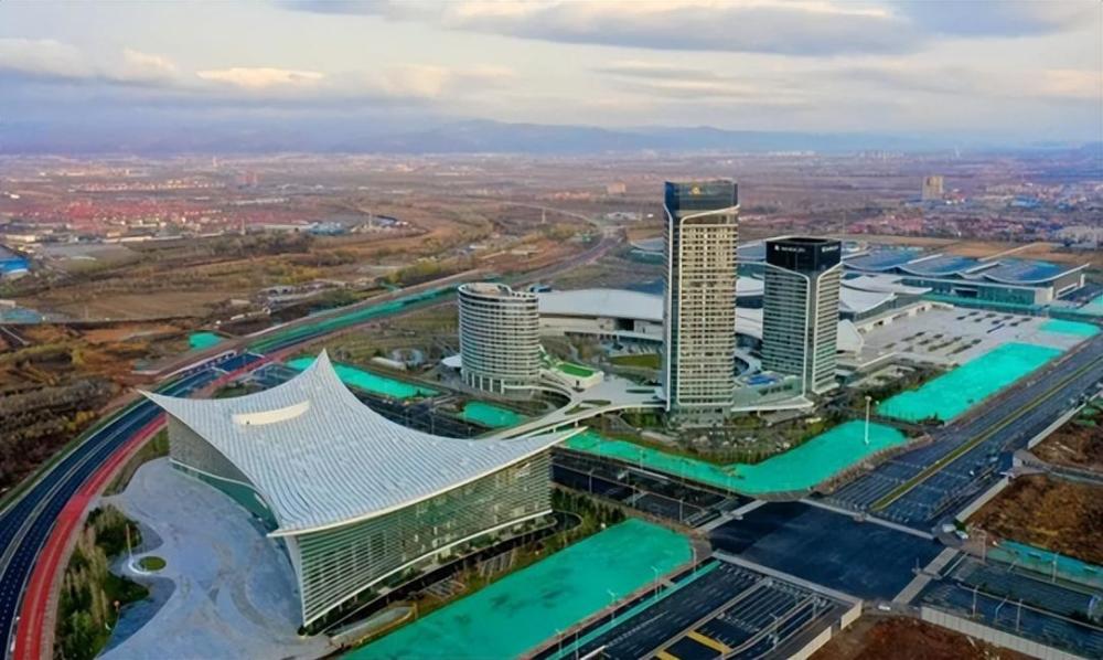 太原新地标潇河国际会议会展中心及配套酒店群投入运营
