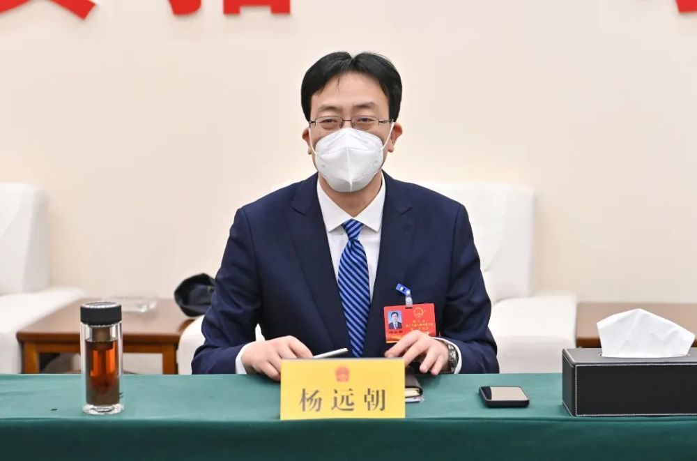 杨远朝指出,当前经济下行压力不断加大,改革发展稳定