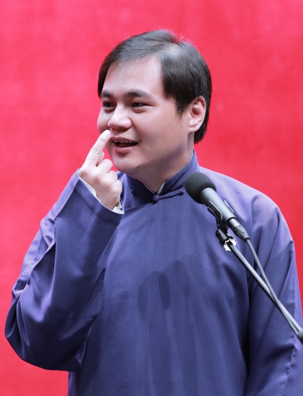 悲痛相声名家何德利去世德云社高峰告别恩师众演员挥泪悼念