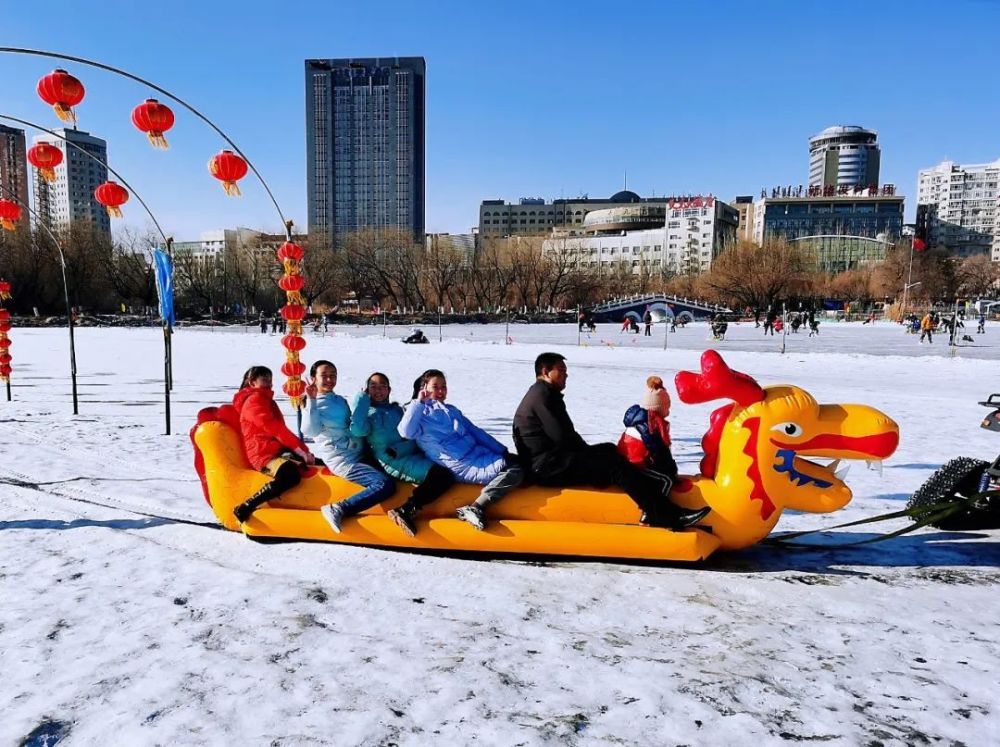 新春走基层滑冰滑雪打冰球家门口尽享冰雪乐趣