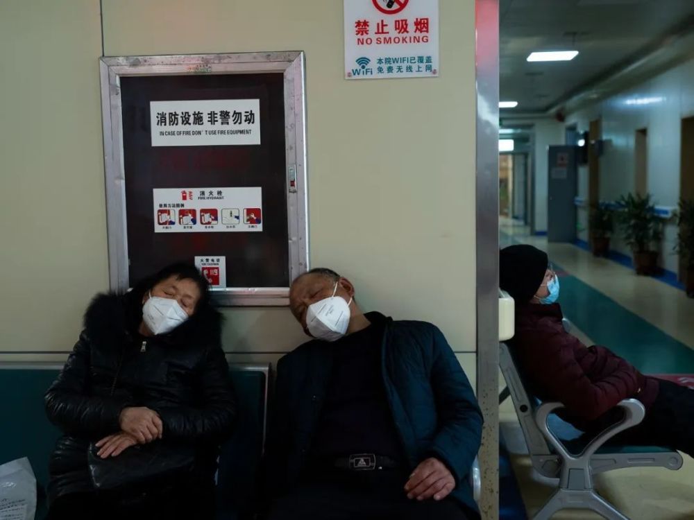 县城医院的艰难新年夜：只有3台呼吸机，“白肺”老人轮不上使用看新闻2023已更新(今日/微博)