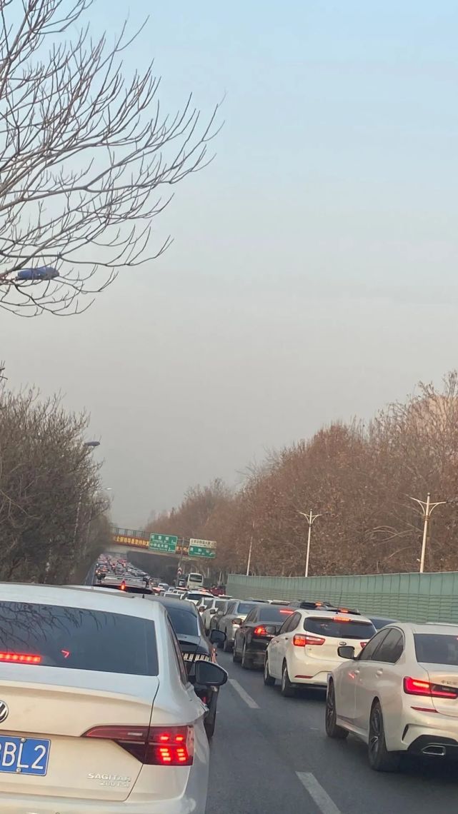 2023年上班第一天石家庄早高峰大堵车