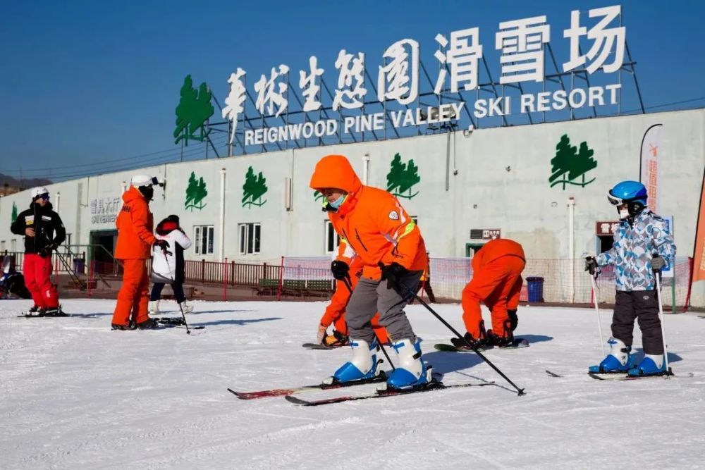 华彬生态园滑雪场新雪季开启快来体验热雪沸腾的速度与激情