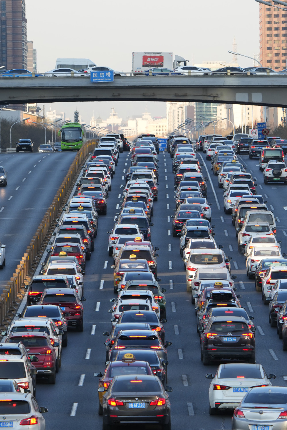 社会北京直击节后首个工作日交通早高峰