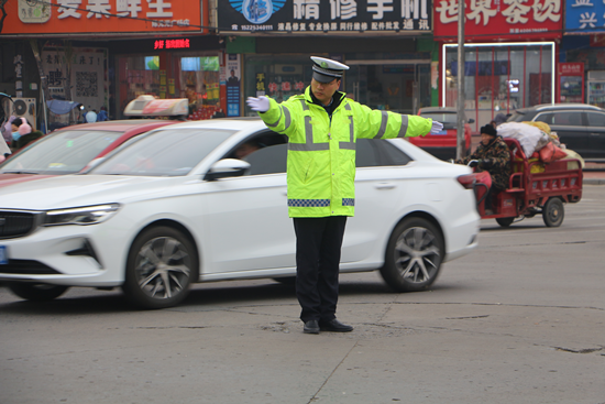 节日警相随固始交警圆满完成2023年元旦假期交通安全保障工作