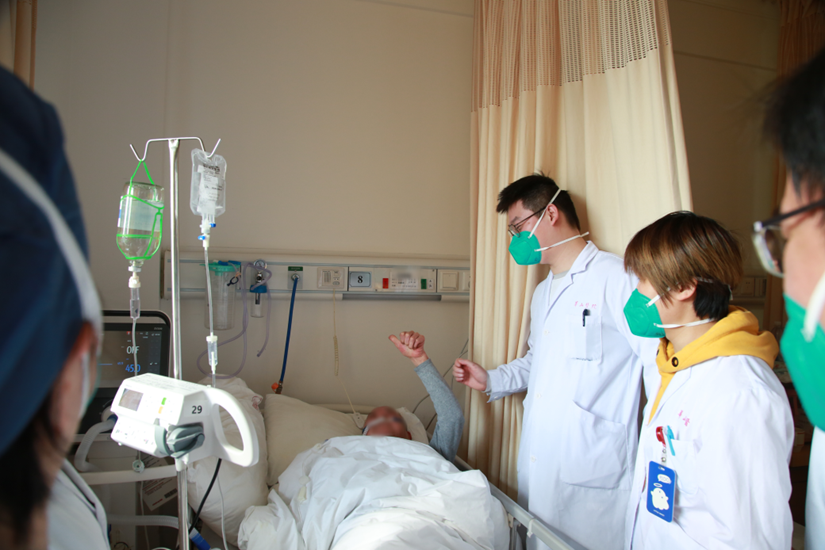 线直击丨华山医院急诊,肺炎病房探访记_腾讯新闻