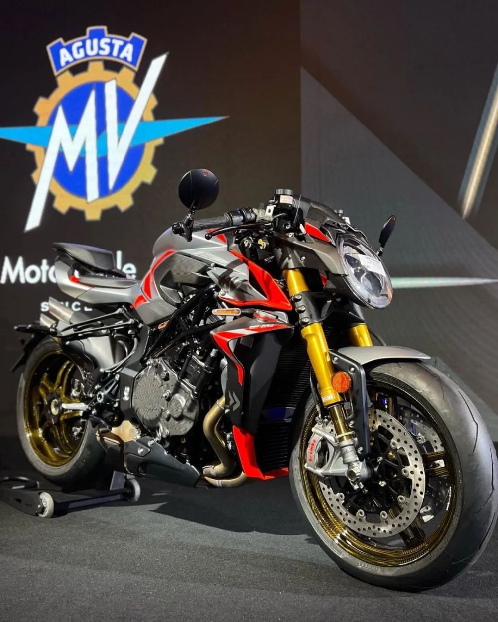 这才是我们熟悉的mv奥古斯塔嘛