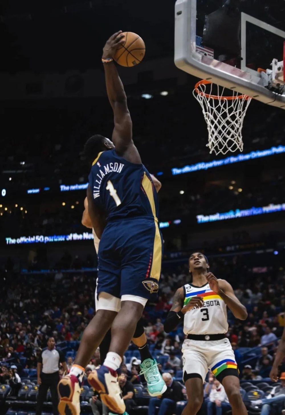 锡安无对抗受伤三巨头合体只打10场真是玻璃人啊