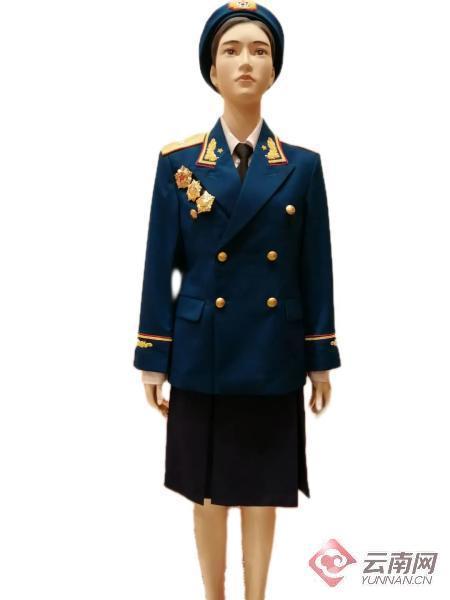 55式陆军女少将礼服(复制品)赴朝鲜志愿军50式女战士夏服(韦宗文捐赠)