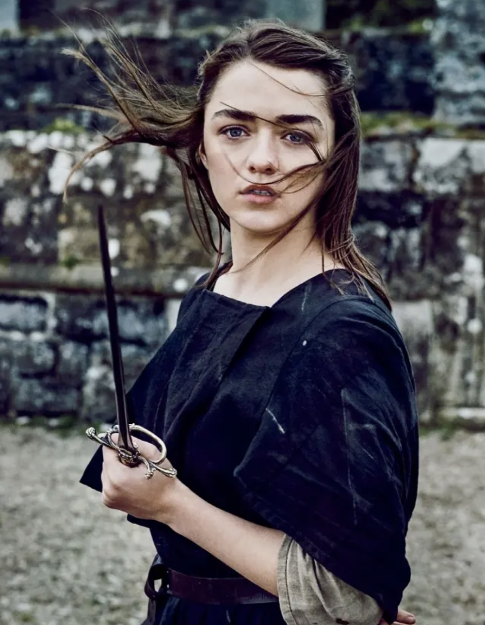 她也对自己的外表感到不满:"我也讨厌我的身体,它不符合因为艾莉亚