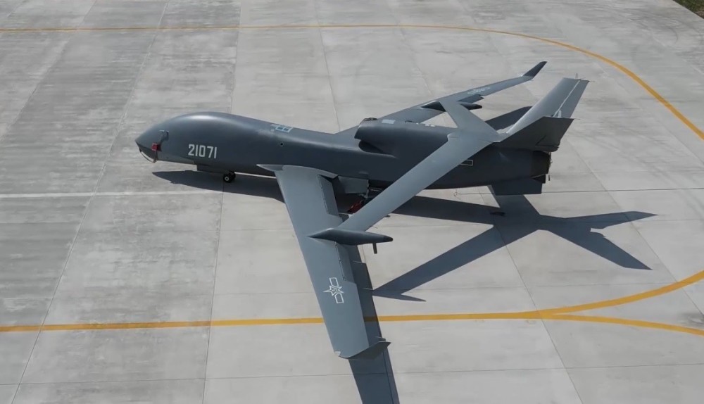 日本又要焦虑了中国翔龙无人机进出第一岛链就像自家跨院儿