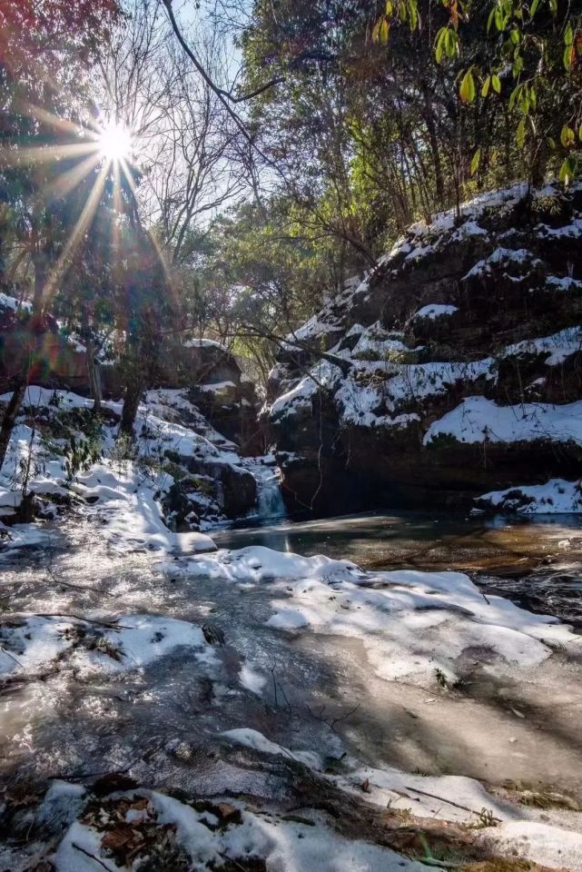 汉中龙池雪景图片