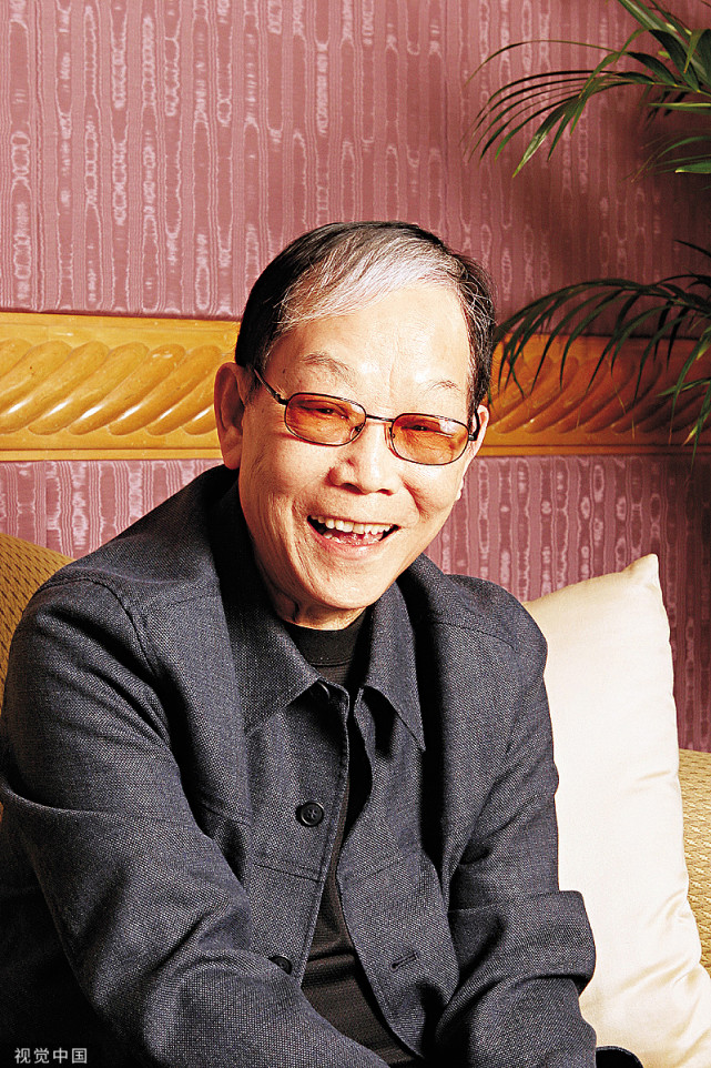 纪念|顾嘉辉:披散头发独自行,难望再有诗